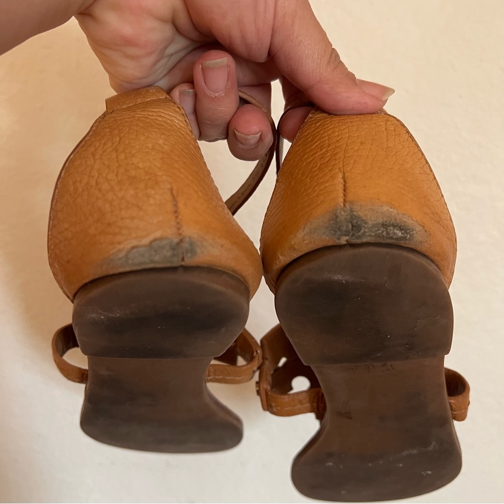 Tory Burch Phoebe Flat Thong Sandals Brown Leather Logo Size 7.5 M - Picture 6 of 9